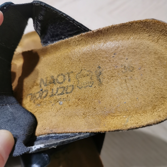 Naot Ashley Sandals - Picture 12 of 16